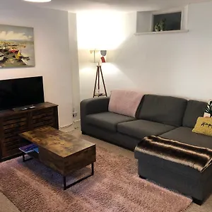  Apartment Seaside Flat With Sunny Garden.
